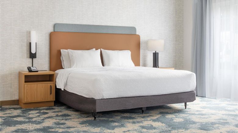 <b>Hampton Inn & Suites Lenox Room</b>. Images powered by <a href="https://iceportal.shijigroup.com/" title="IcePortal" target="_blank">IcePortal</a>.