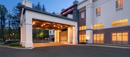Hampton Inn & Suites Lenox Exterior