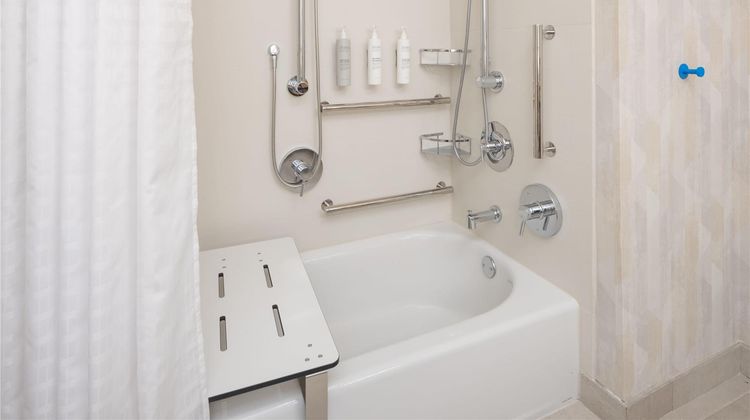 Hampton Inn & Suites Lenox Room