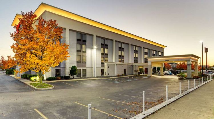 Hampton Inn Springfield Exterior