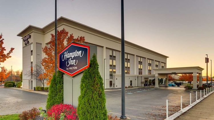 Hampton Inn Springfield Exterior
