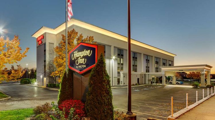 Hampton Inn Springfield Exterior