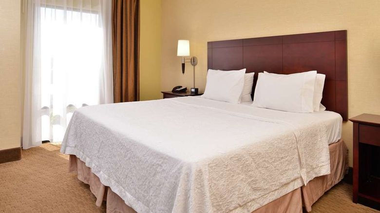 <b>Hampton Inn Staunton Room</b>. Images powered by <a href="https://iceportal.shijigroup.com/" title="IcePortal" target="_blank">IcePortal</a>.