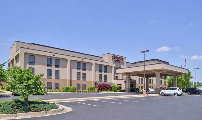 Hampton Inn Staunton Exterior