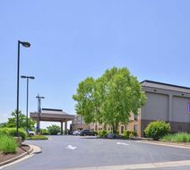 Hampton Inn Staunton Exterior