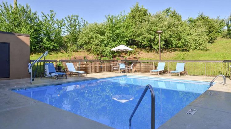 Hampton Inn Staunton Pool