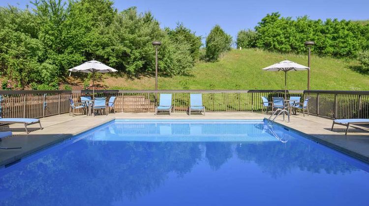 Hampton Inn Staunton Pool