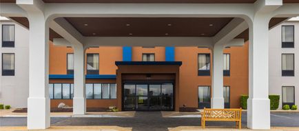 Hampton Inn Staunton Exterior
