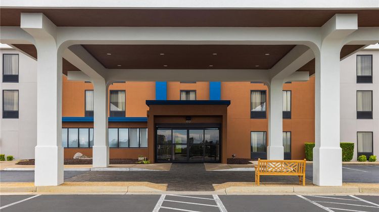 Hampton Inn Staunton Exterior
