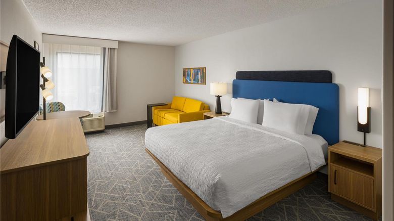 <b>Hampton Inn Staunton Room</b>. Images powered by <a href="https://iceportal.shijigroup.com/" title="IcePortal" target="_blank">IcePortal</a>.