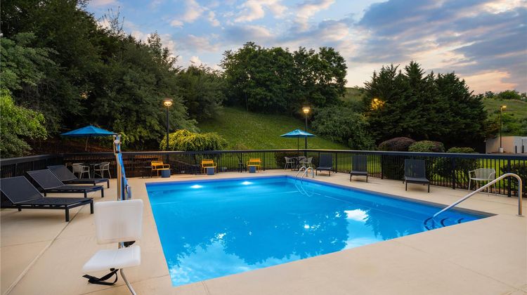 Hampton Inn Staunton Pool