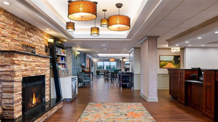 Hampton Inn South Hill Lobby