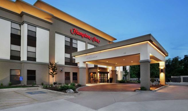 Hampton Inn Shawnee Exterior