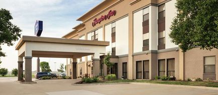 Hampton Inn Shawnee Exterior