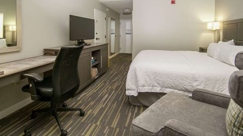 <b>Hampton Inn Shreveport/Bossier City Room</b>. Images powered by <a href="https://iceportal.shijigroup.com/" title="IcePortal" target="_blank">IcePortal</a>.