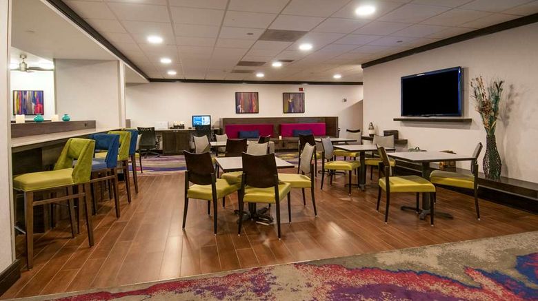<b>Hampton Inn Shreveport/Bossier City Lobby</b>. Images powered by <a href="https://iceportal.shijigroup.com/" title="IcePortal" target="_blank">IcePortal</a>.