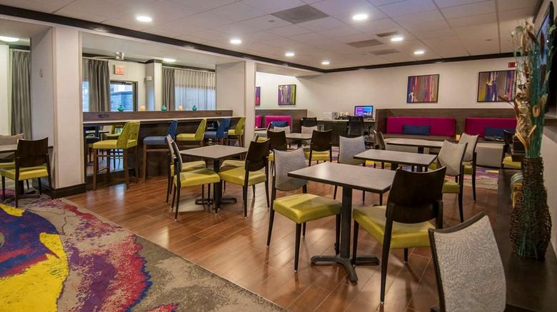 <b>Hampton Inn Shreveport/Bossier City Lobby</b>. Images powered by <a href="https://iceportal.shijigroup.com/" title="IcePortal" target="_blank">IcePortal</a>.