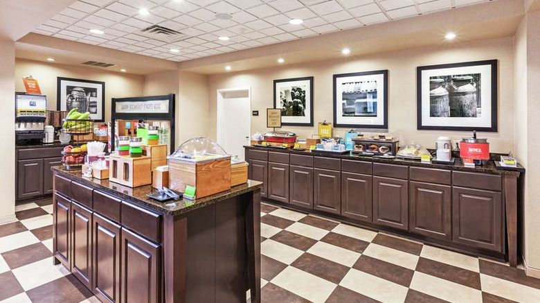 <b>Hampton Inn Shreveport Bossier Airline Restaurant</b>. Images powered by <a href="https://iceportal.shijigroup.com/" title="IcePortal" target="_blank">IcePortal</a>.