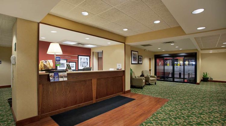 Hampton Inn Sidney Lobby