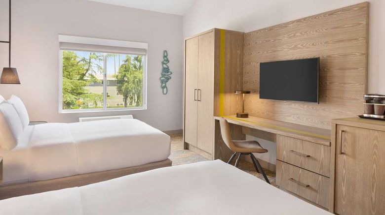 <b>DoubleTree by Hilton Campbell-Pruneyard Room</b>. Images powered by <a href="https://iceportal.shijigroup.com/" title="IcePortal" target="_blank">IcePortal</a>.