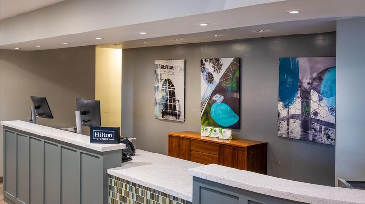 DoubleTree by Hilton Campbell-Pruneyard Lobby