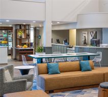 DoubleTree by Hilton Campbell-Pruneyard Lobby