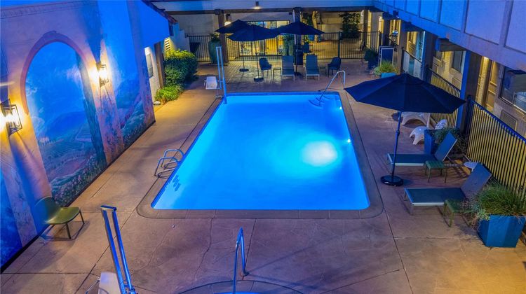 DoubleTree by Hilton Campbell-Pruneyard Pool