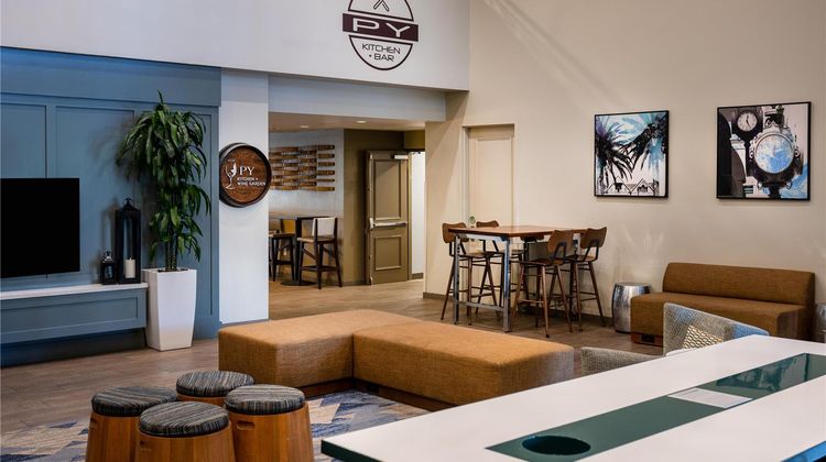 DoubleTree by Hilton Campbell-Pruneyard Restaurant