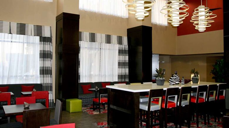 <b>Hampton Inn & Suites - Salt Lake City Lobby</b>. Images powered by <a href="https://iceportal.shijigroup.com/" title="IcePortal" target="_blank">IcePortal</a>.
