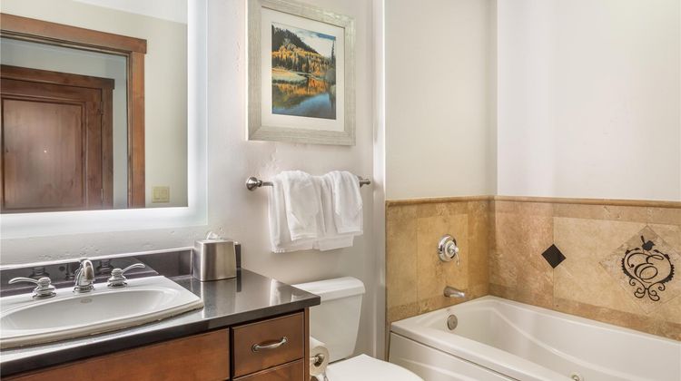 Hilton Grand Vacations Sunrise Lodge Room