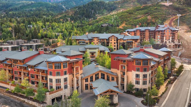 Hilton Grand Vacations Sunrise Lodge Exterior