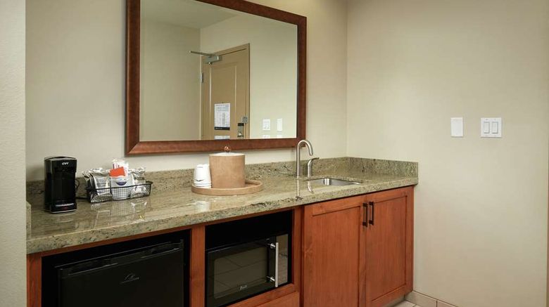 <b>Hampton Inn & Suites Salem Other</b>. Images powered by <a href="https://iceportal.shijigroup.com/" title="IcePortal" target="_blank">IcePortal</a>.