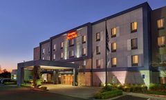 Hampton Inn & Suites Salem