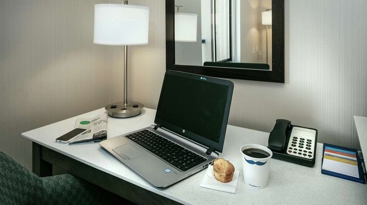 Hampton Inn & Suites Arroyo Grande Room