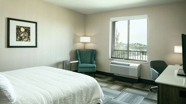 Hampton Inn & Suites Arroyo Grande Room