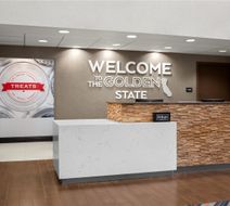 Hampton Inn & Suites Arroyo Grande Lobby