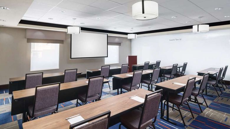 <b>Hampton Inn & Suites West Sacramento Meeting</b>. Images powered by <a href="https://iceportal.shijigroup.com/" title="IcePortal" target="_blank">IcePortal</a>.