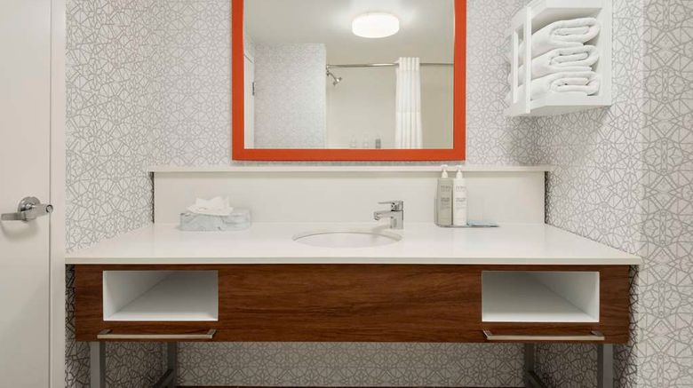 <b>Hampton Inn & Suites San Marcos Room</b>. Images powered by <a href="https://iceportal.shijigroup.com/" title="IcePortal" target="_blank">IcePortal</a>.