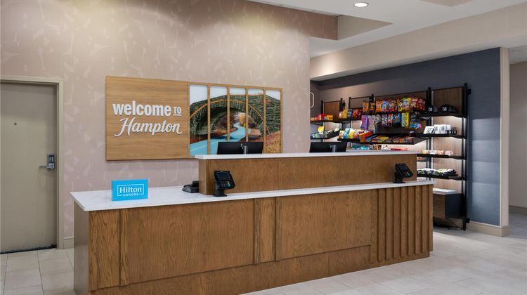 Hampton Inn & Suites Southern Pines Lobby