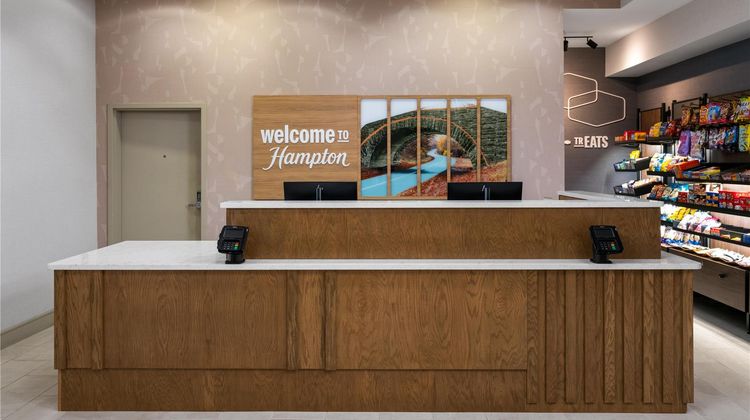 Hampton Inn & Suites Southern Pines Lobby