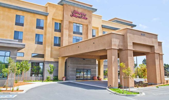 Hampton Inn & Suites Salinas Exterior