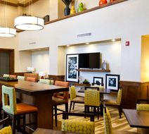 Hampton Inn & Suites Salinas Lobby