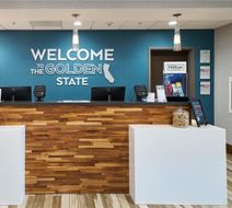 Hampton Inn & Suites Salinas Lobby