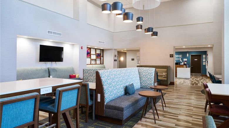 <b>Hampton Inn & Suites Salinas Restaurant</b>. Images powered by <a href="https://iceportal.shijigroup.com/" title="IcePortal" target="_blank">IcePortal</a>.