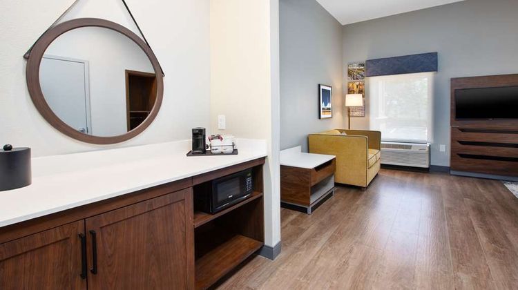 Hampton Inn & Suites Spartanburg I-26 Room
