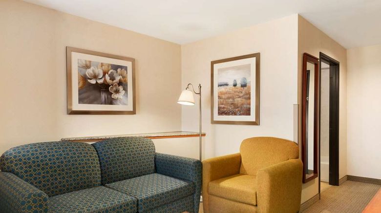 <b>Hampton Inn Spearfish Room</b>. Images powered by <a href="https://iceportal.shijigroup.com/" title="IcePortal" target="_blank">IcePortal</a>.