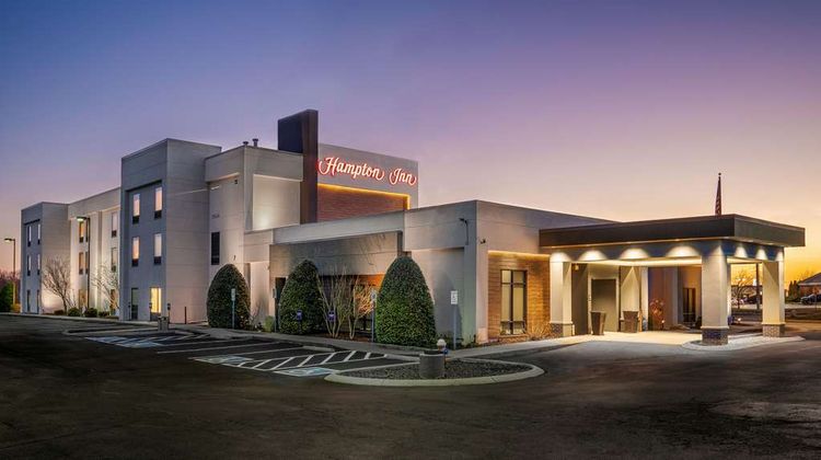 Hampton Inn Springfield Exterior