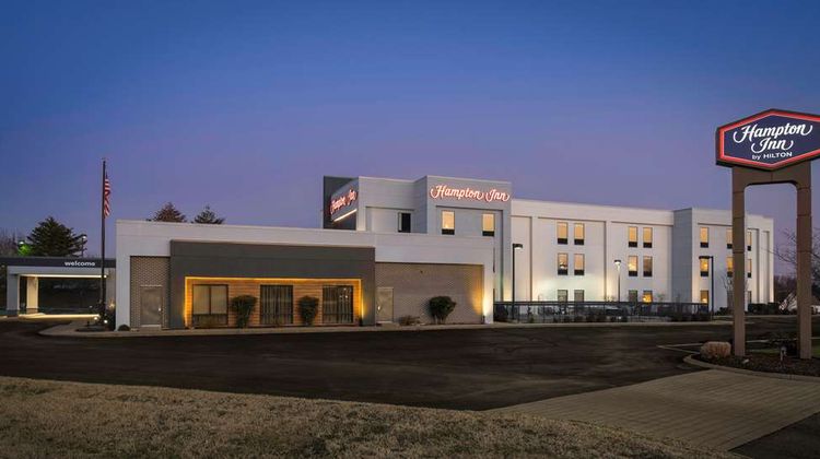 Hampton Inn Springfield Exterior