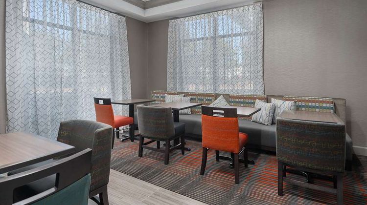 Hampton Inn Springfield Lobby