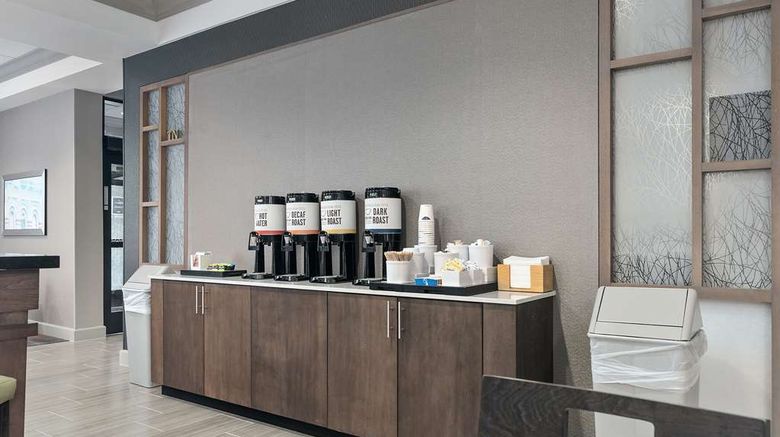 <b>Hampton Inn Springfield Restaurant</b>. Images powered by <a href="https://iceportal.shijigroup.com/" title="IcePortal" target="_blank">IcePortal</a>.